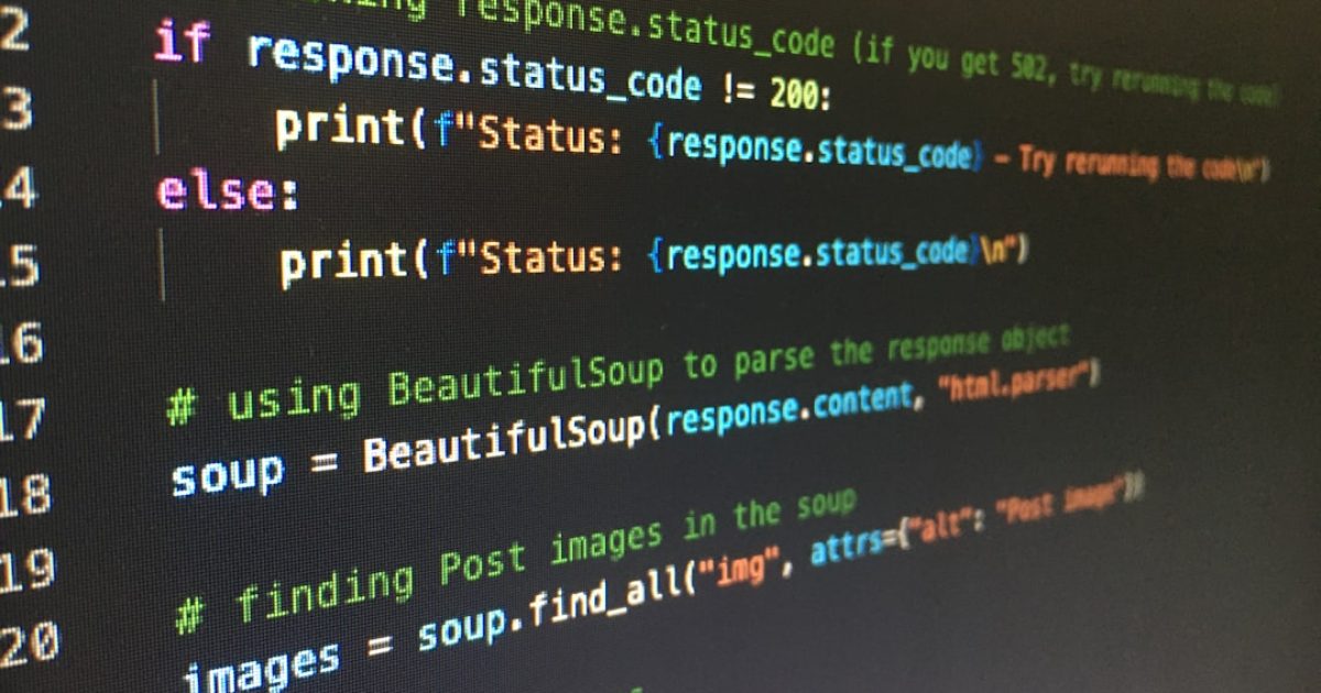 Configurações do ficheiro .htaccess com regras para forçar HTTPS e otimizar a estrutura de URLs.